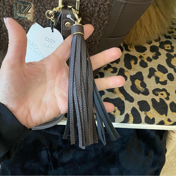 NWT’s Rachel Zoe Sherpa fall tote bag with card case and tassel key chain. - Picture 7 of 13